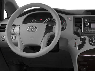 2014 Toyota Sienna SE 8 Passenger
