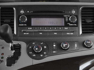 2014 Toyota Sienna SE 8 Passenger