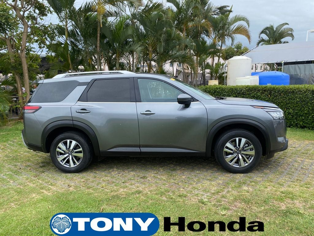 2023 Nissan Pathfinder SL