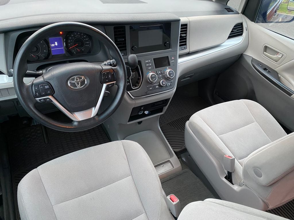 2017 Toyota Sienna L 7 Passenger