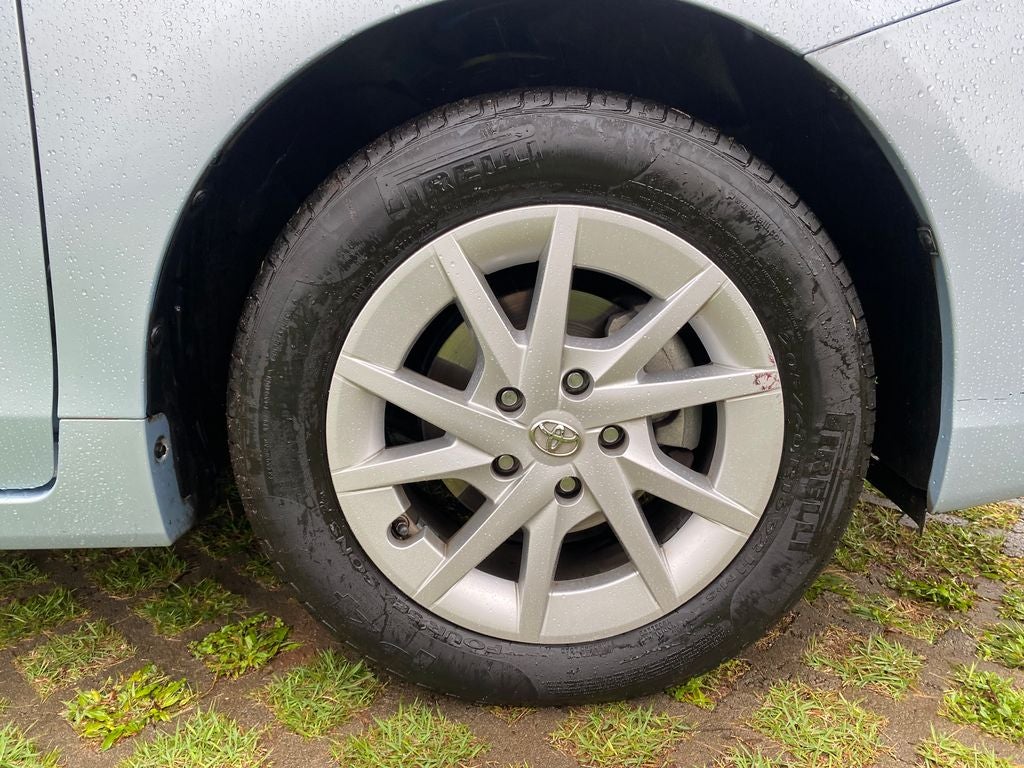 2014 Toyota Prius v Two