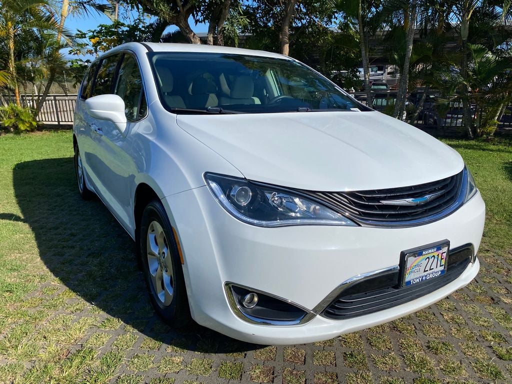 2018 Chrysler Pacifica Hybrid Touring Plus's photo