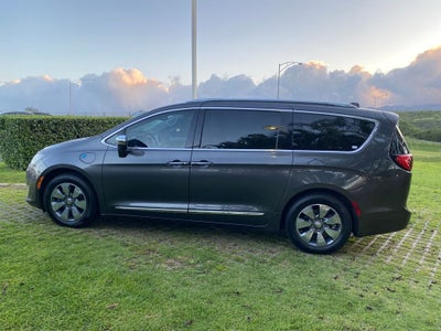 2018 Chrysler Pacifica Hybrid Limited