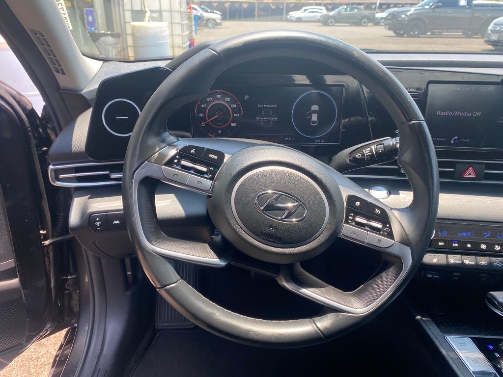 2022 Hyundai ELANTRA SEL