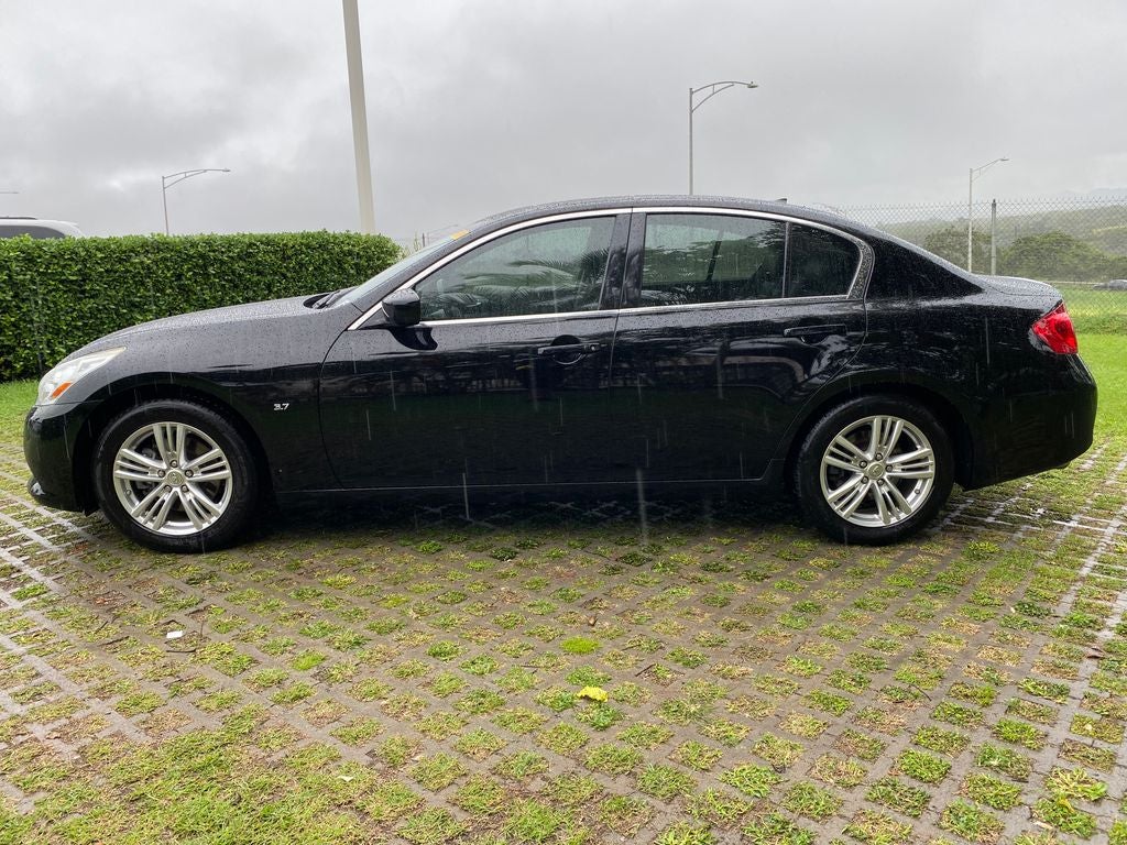 2015 INFINITI Q40 Base