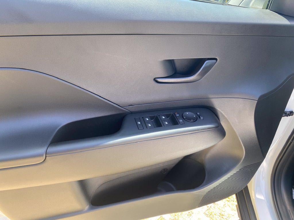 2027 Hyundai KONA SE FWD