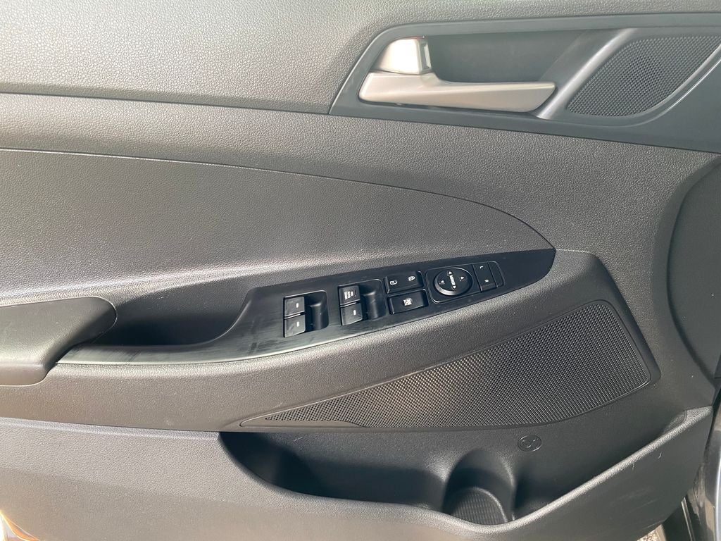 2021 Hyundai TUCSON SE