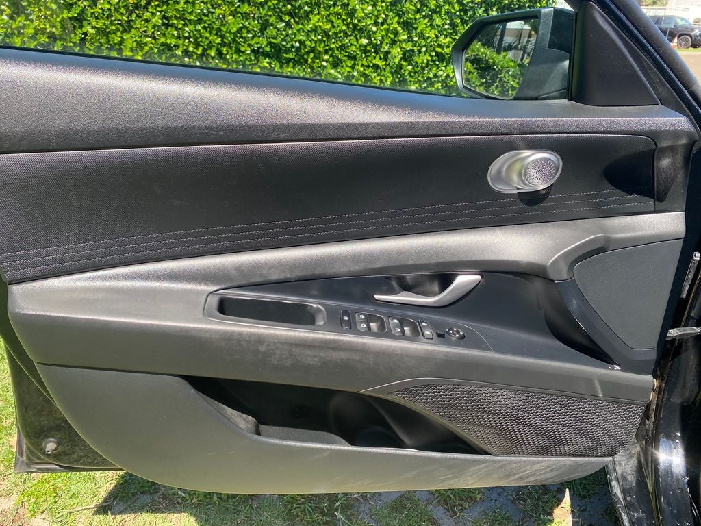 2023 Hyundai ELANTRA SE