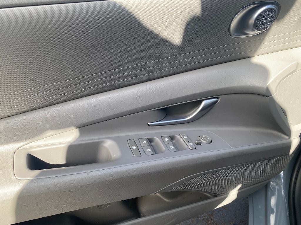 2022 Hyundai ELANTRA SE