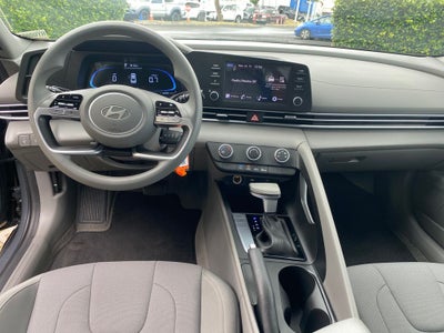 2025 Hyundai ELANTRA SE