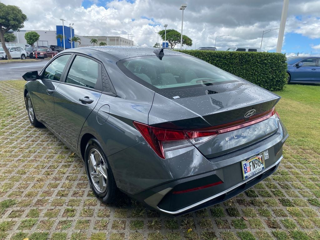 2025 Hyundai ELANTRA SE