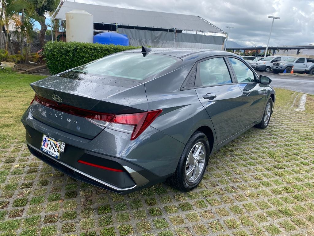 2025 Hyundai ELANTRA SE