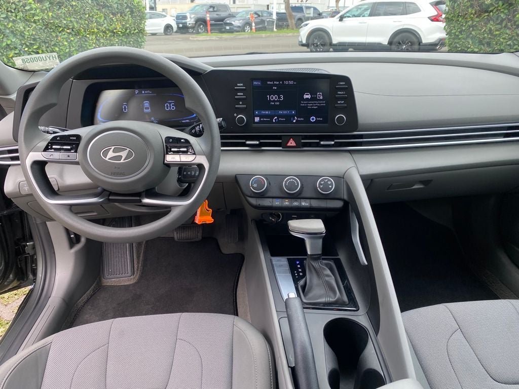 2025 Hyundai ELANTRA SE