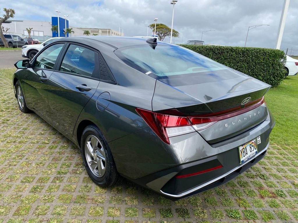 2025 Hyundai ELANTRA SE