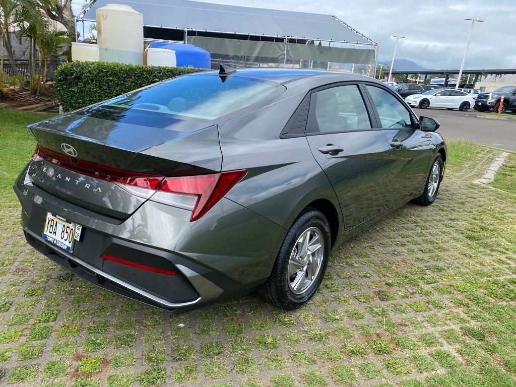 2025 Hyundai ELANTRA SE