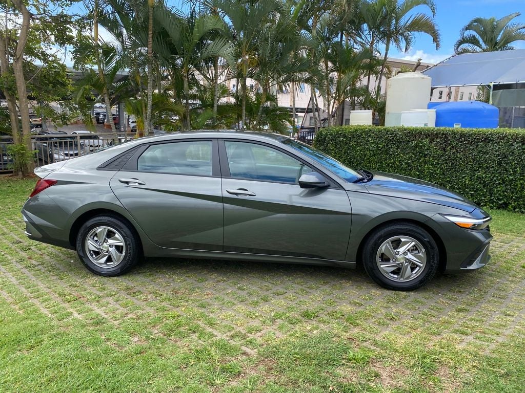 2025 Hyundai ELANTRA SE