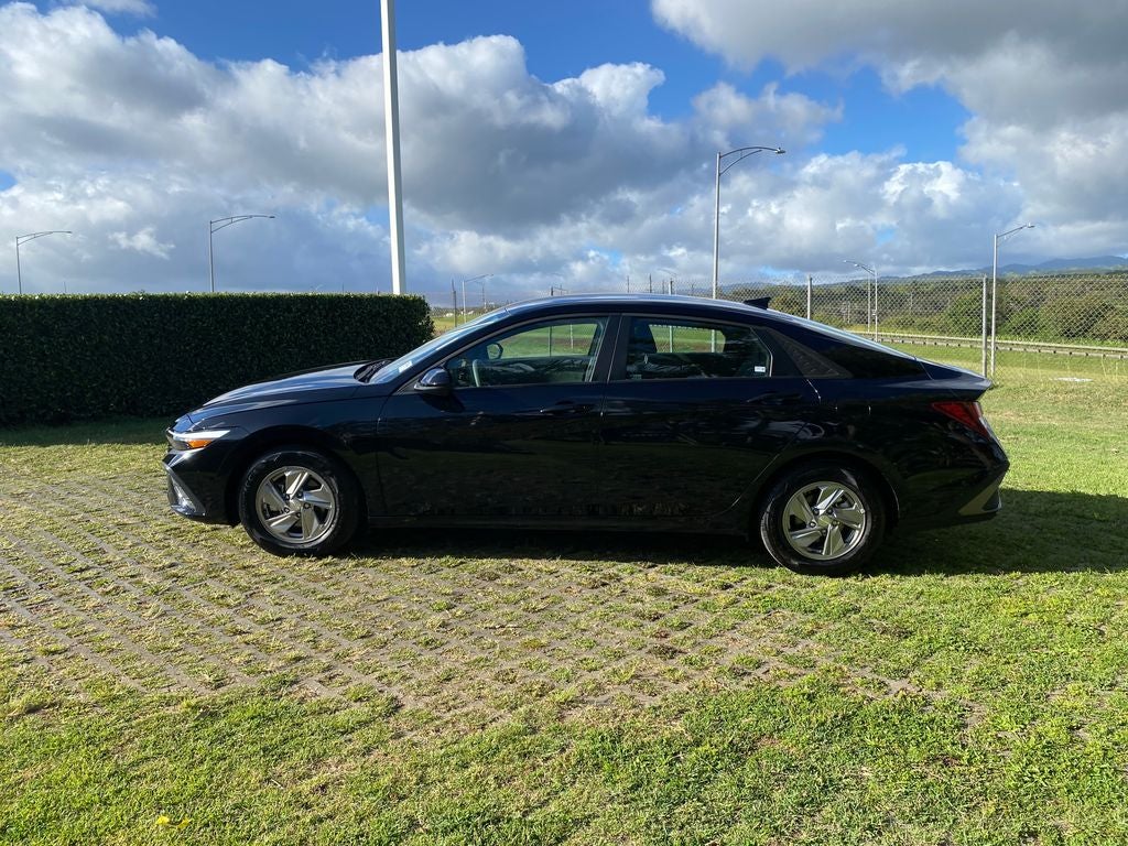 2025 Hyundai ELANTRA SE