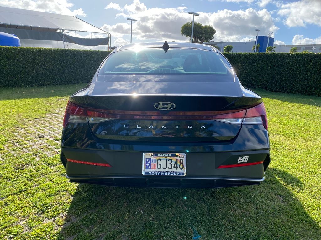 2025 Hyundai ELANTRA SE