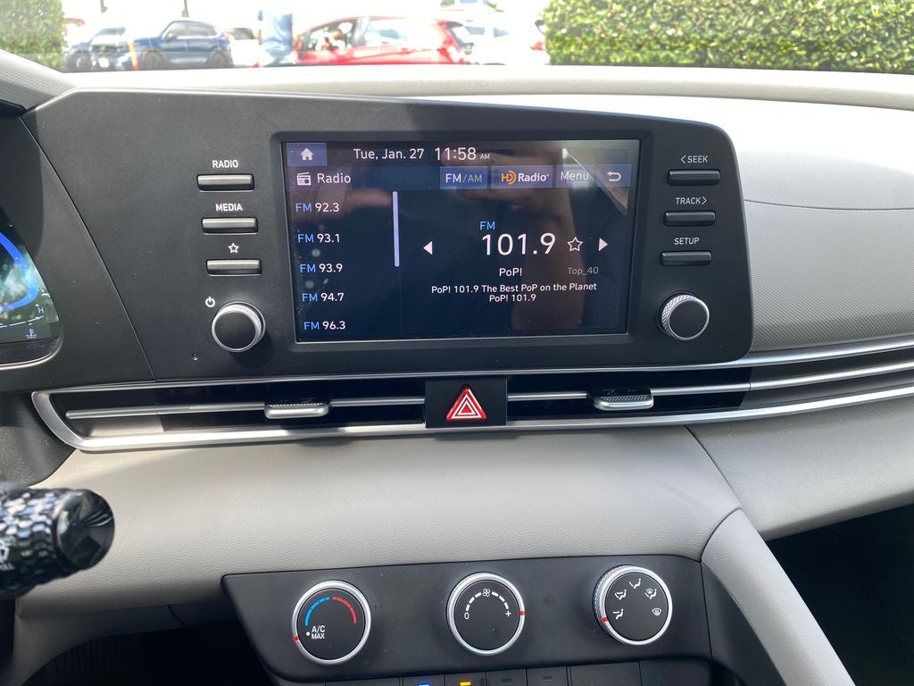 2025 Hyundai ELANTRA SE