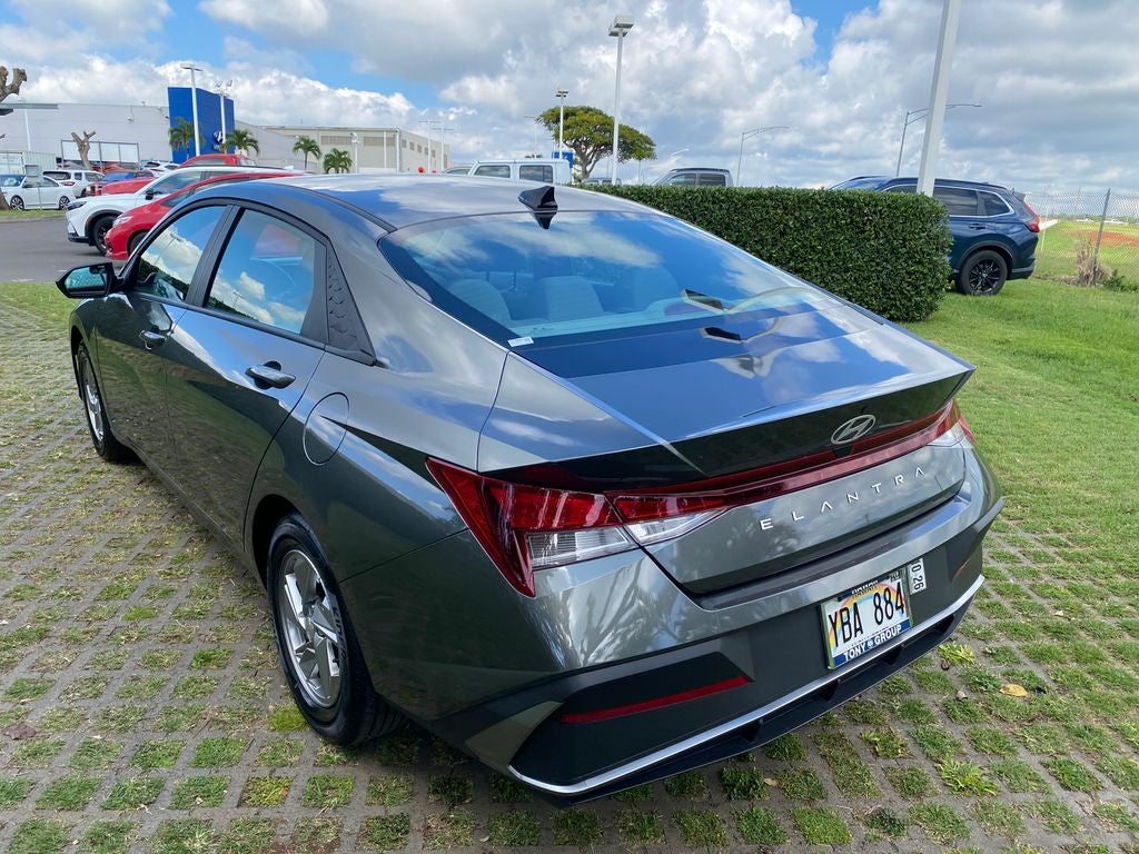 2025 Hyundai ELANTRA SE