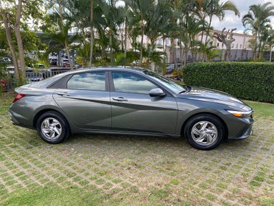 2025 Hyundai ELANTRA SE