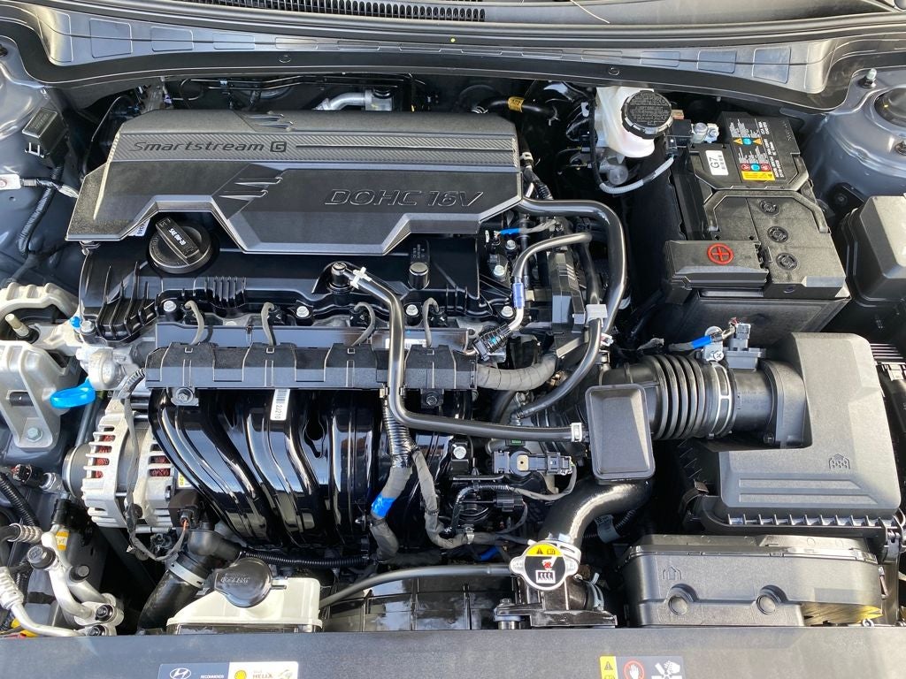 2025 Hyundai ELANTRA SE