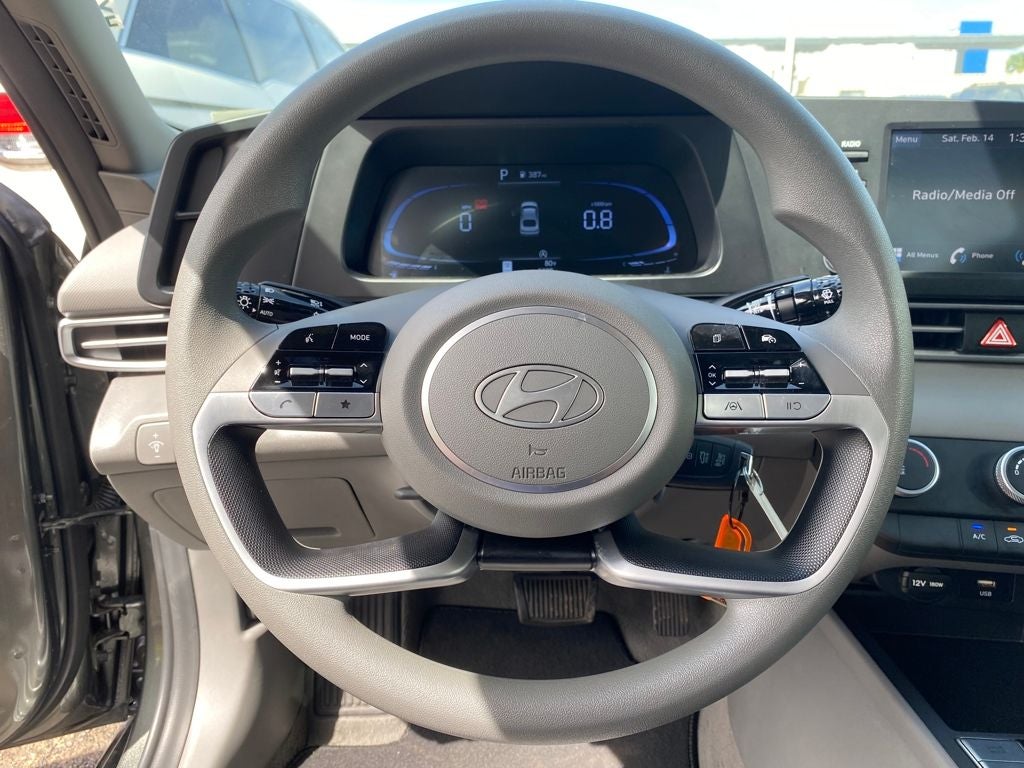 2025 Hyundai ELANTRA SE
