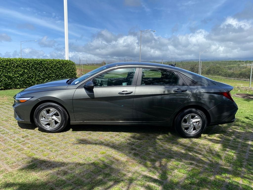 2025 Hyundai ELANTRA SE