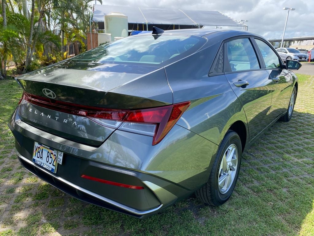 2025 Hyundai ELANTRA SE