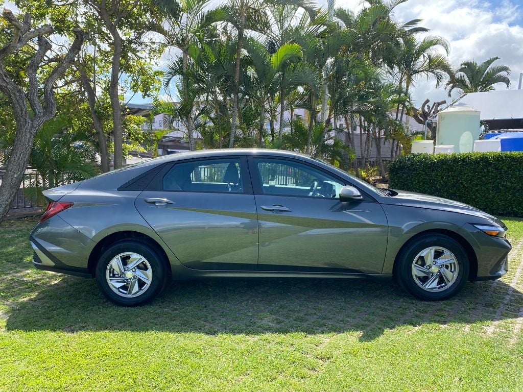 2025 Hyundai ELANTRA SE