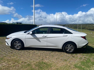 2025 Hyundai ELANTRA SE
