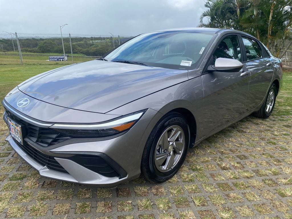 2025 Hyundai ELANTRA SE