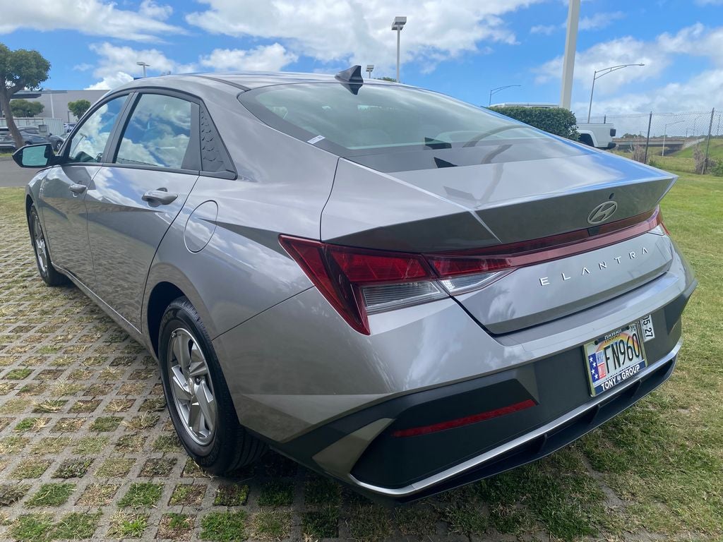2025 Hyundai ELANTRA SE