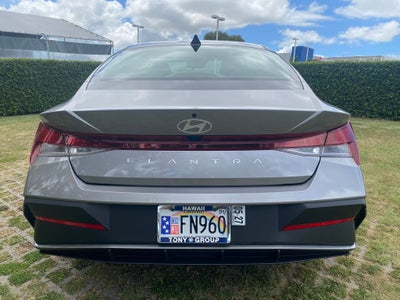 2025 Hyundai ELANTRA SE
