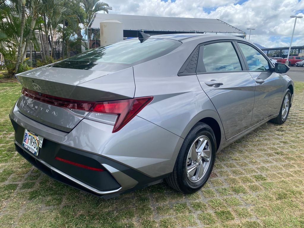 2025 Hyundai ELANTRA SE