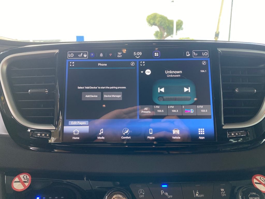 2026 Chrysler Pacifica Base