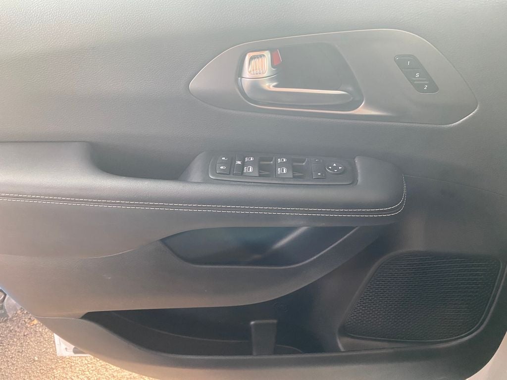 2026 Chrysler Pacifica Base