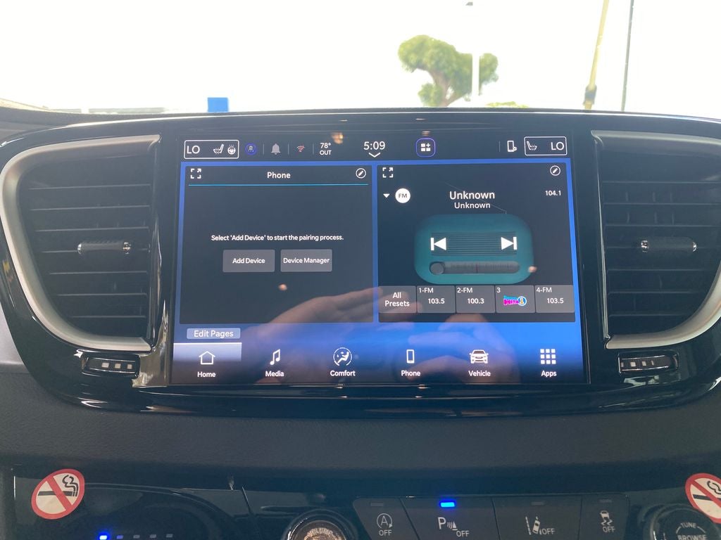 2026 Chrysler Pacifica Base