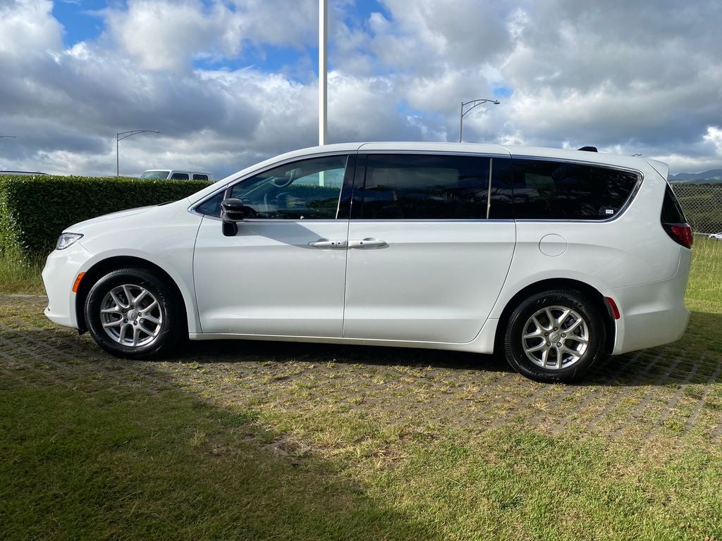 2026 Chrysler Pacifica Base