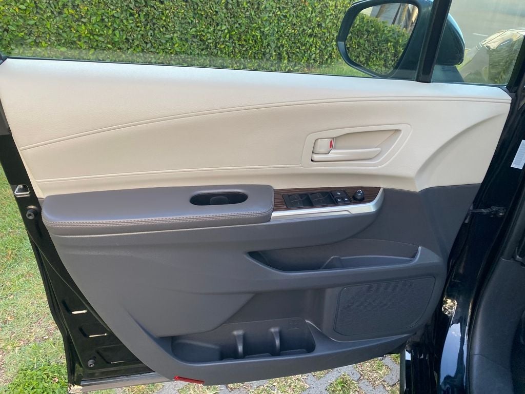 2024 Toyota Sienna Base